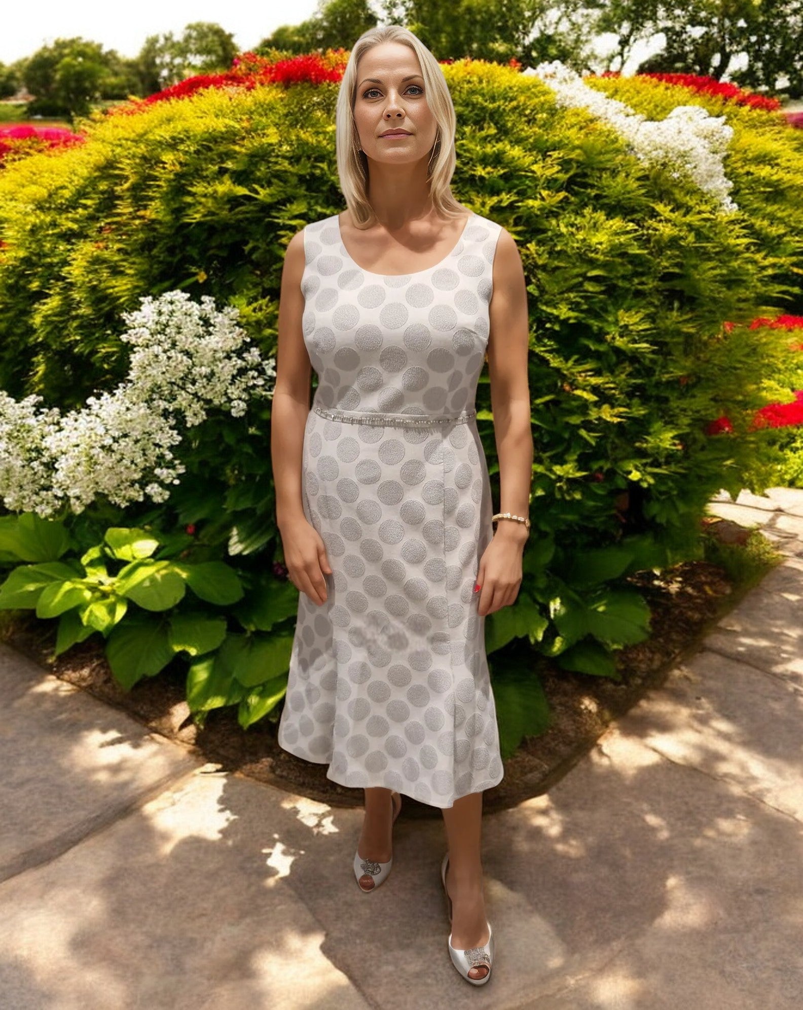 Lizabella is known for their expertise in mother of the bride attire. This outfit, consisting of two pieces, boasts a beautiful polka dot design adorned with exquisite beads and pearls for a touch of sophistication. With its stretchy fabric, the dress ensures a comfortable fit, while the zip closure and functional slip pocket add practicality. The ensemble also comes with a matching two-way jacket.